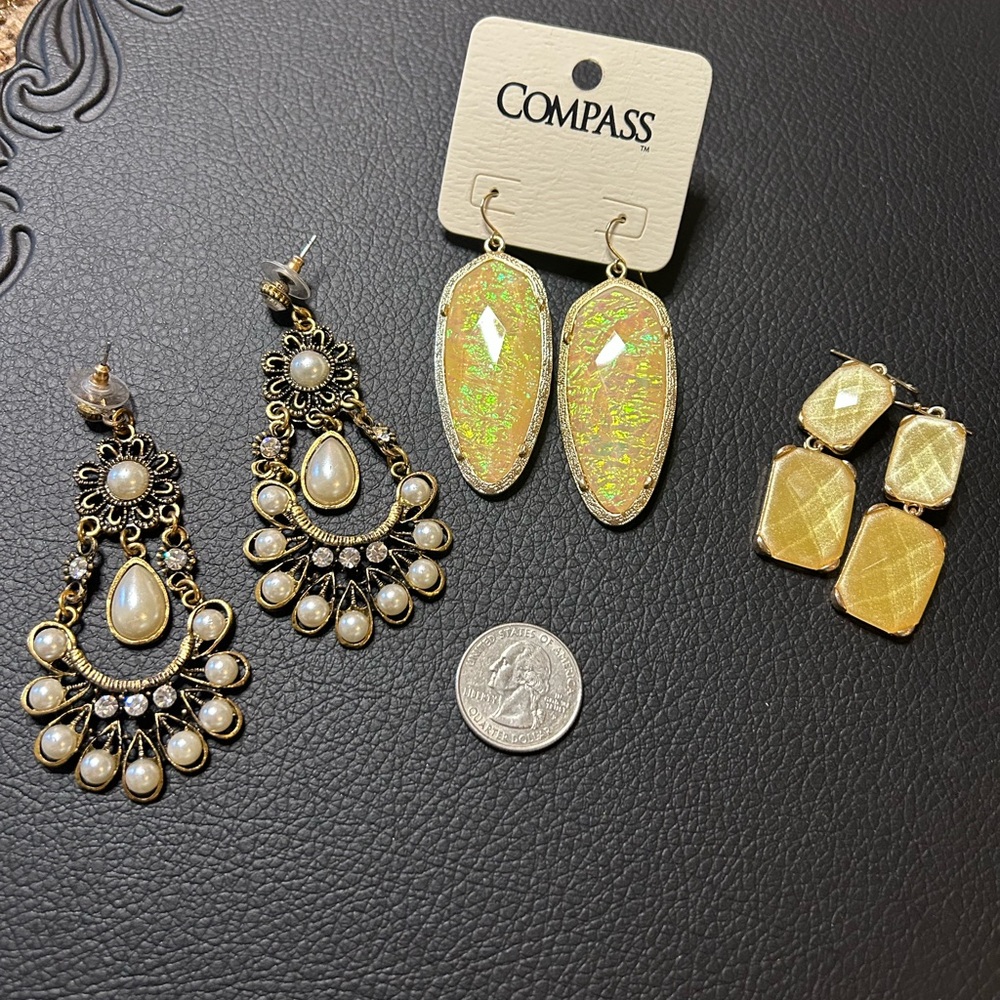 Lot of 3 earrings Earring set